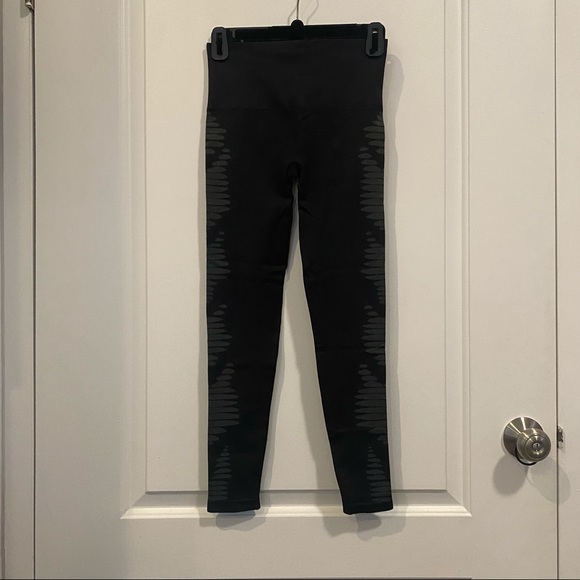 Spanx Aztec Stripe Seamless Leggings - Picture 5 of 5